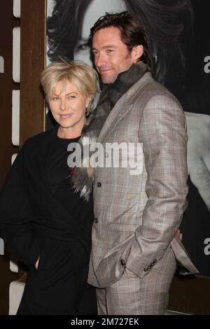 Deborra-Lee Furness und Hugh Jackman nehmen am 22. März 2009 an der Eröffnungsnacht von „God of Carnage“ im Bernard B. Jacobs Theatre in New York City Teil. Foto: Henry McGee/MediaPunch Stockfoto