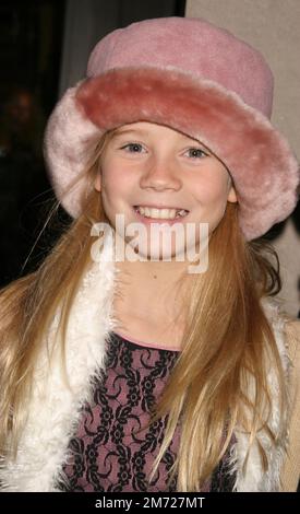 Cassidy Gifford, Tochter von Kathie Lee Gifford und Frank Gifford, nimmt am 14. November 2004 am American Girl Place in New York City an der Premiere von „Samantha: An American Girl Holiday“ Teil. Foto: Henry McGee/MediaPunch Stockfoto