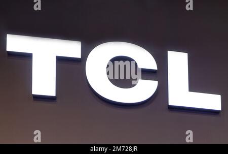 Las Vegas, NV, USA. 6. Januar 2023. Das TCL-Logo wurde am 6. Januar 2023 auf der CES 2023 in Las Vegas, Nevada, abgebildet. Kredit: Mpi34/Media Punch/Alamy Live News Stockfoto