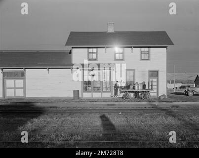 Schwarzweißes historisches Foto eines Hauses in Burlington, North Dakota, ward County im Jahr 1940. Vachon, John, Fotograf. (STANDORT) Stockfoto