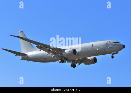 Präfektur Kanagawa, Japan - 12. November 2022: Indische Marine Boeing P-8i Neptune Multimission Maritime Aircraft. Stockfoto