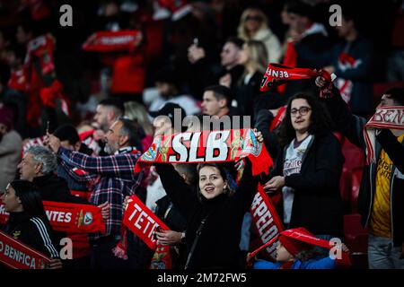 Lissabon, Portugal. 06. Januar 2023. Fans der SL Benfica beim Liga Portugal Bwin Match zwischen SL Benfica und Portimonense SC im Estadio da Luz in Lissabon. (Endstand: SL Benfica 1 : 0 Portimonense SC) (Foto: David Martins/SOPA Images/Sipa USA) Kredit: SIPA USA/Alamy Live News Stockfoto