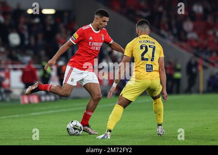 Lissabon, Portugal. 06. Januar 2023. Alexander Bah von SL Benfica (L) beim Liga Portugal Bwin Match zwischen SL Benfica und Portimonense SC in Estadio da Luz in Lissabon. (Endergebnis: SL Benfica 1: 0 Portimonense SC) (Foto: David Martins/SOPA Images/Sipa USA) Kredit: SIPA USA/Alamy Live News Stockfoto