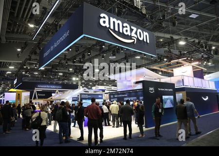 Las Vegas, Usa. 06. Januar 2023. Ein Blick auf die Präsenz von Amazon Automotive während der 2023 International CES im Las Vegas Convention Center in Las Vegas, Nevada, am Freitag, den 6. Januar 2023. Foto: James Atoa/UPI Credit: UPI/Alamy Live News Stockfoto