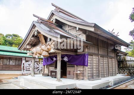 Tottori Japan 2. Dezember 2022: Das Hauptgebäude des Hakuto-Schreins. Es wurde 2010 zum ersten „Liebesschutzgebiet“ in Japan gewählt. Stockfoto