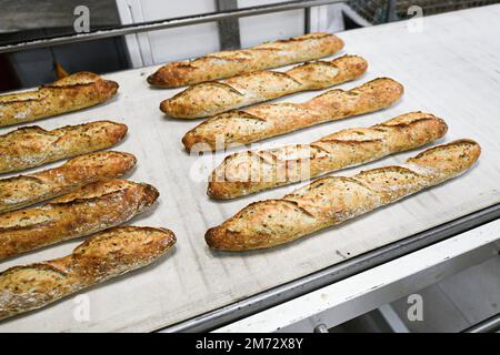 Miniblings Baguette Anhänger - Handmade Schmuck Frankreich Charm Versilbert