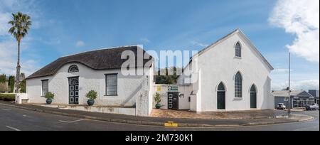 Bredasdorp, Südafrika - 23. September 2022: Eine Straßenszene mit dem Shipwreck Museum in Bredasdorp in der Provinz Westkap Stockfoto