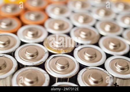 Viele gestapelte Batterien, Soft-Focus-Makro Stockfoto