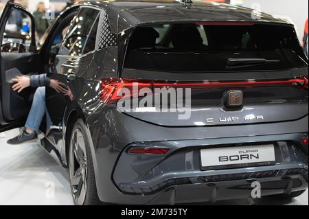 Riga, Lettland - 29. April 2022: International Motor Show, Elektroauto CUPRA Born Quasar Grey Stockfoto