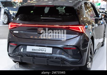 Riga, Lettland - 29. April 2022: International Motor Show, Elektroauto CUPRA Born Quasar Grey Stockfoto