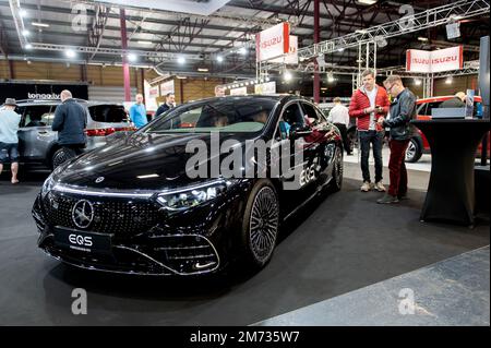 Riga, Lettland - 29. April 2022: Mercedes Benz EQS 580 4MATIC wird auf der International Motor Show vorgestellt Stockfoto