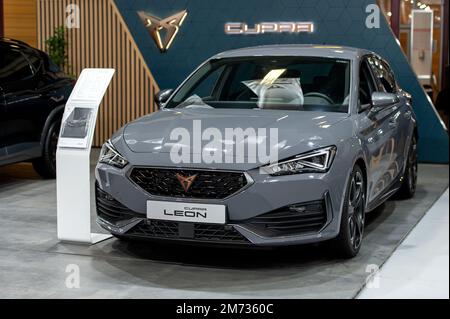 Riga, Lettland - 29. April 2022: International Motor Show, Elektroauto CUPRA Leon Graphene Grey Stockfoto