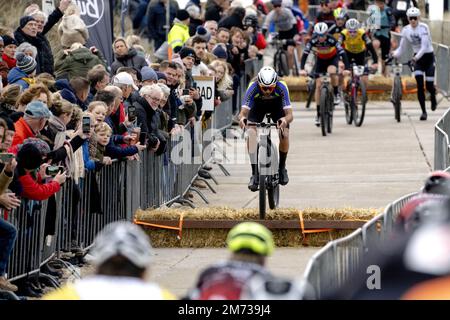 CASTRICUM AAN ZEE - Teilnehmer an Jasper Ockeloen in Aktion während des Egmond-Pier-Egmond Beach Race. AP-SCHLEIFGERÄT KING Stockfoto