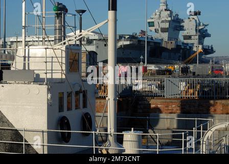 Die HMS M33 ist das einzige überlebende Schiff aus Gallipoli und eines von nur drei britischen Überlebenden des Ersten Weltkriegs, Portsmouth Historic Dockyard, Portsmouth, Hampshire, GB Stockfoto