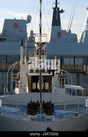 Die HMS M33 ist das einzige überlebende Schiff aus Gallipoli und eines von nur drei britischen Überlebenden des Ersten Weltkriegs, Portsmouth Historic Dockyard, Portsmouth, Hampshire, GB Stockfoto