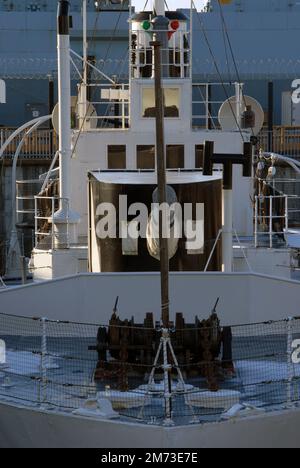 Die HMS M33 ist das einzige überlebende Schiff aus Gallipoli und eines von nur drei britischen Überlebenden des Ersten Weltkriegs, Portsmouth Historic Dockyard, Portsmouth, Hampshire, GB Stockfoto