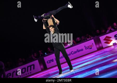 Bologna, Italien. 06. Januar 2023. Lucrezia Beccari und Matteo Guarise (Italien) während 2023 Bol on Ice â Plushenko and Friends, Ice Sports in Bologna, Italien, Januar 06 2023 Kredit: Independent Photo Agency/Alamy Live News Stockfoto