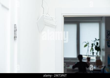 Seitenansicht eines modernen WLAN-Routers für den Heimgebrauch mit 4 Antennen. Stockfoto