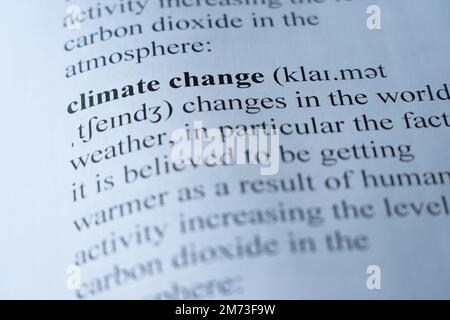 Ein Modell einer Wörterbuchseite mit dem Wort Klimawandel mit selektiver Fokussierung Stockfoto
