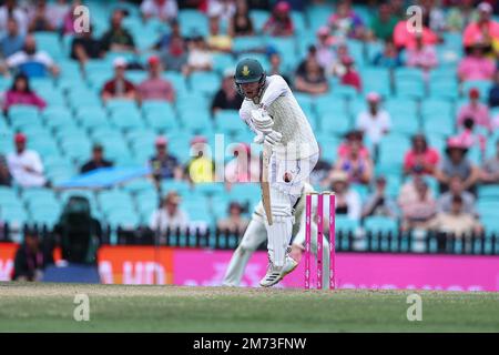 7. Januar 2023; Sydney Cricket Ground, Sydney, NSW, Australien: International Cricket Third Test, Australia versus South Africa Day 4; Marco Jansen aus Südafrika springt, um einen Türsteher zu blockieren Stockfoto