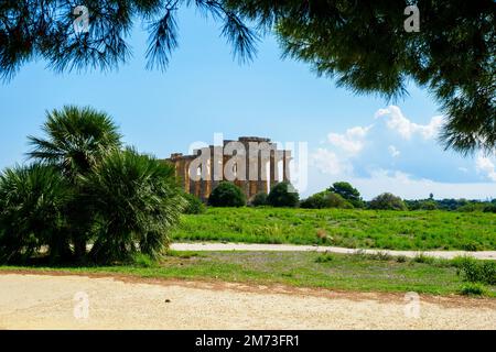 Der Dorische Tempel der Hera (Tempel E) (5. Jahrhundert v. Chr.) - Archäologischer Park von Selinunte - Sizilien, Italien Stockfoto