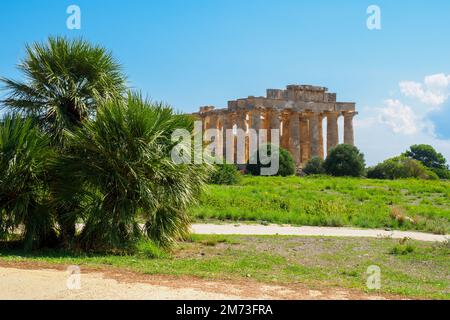 Der Dorische Tempel der Hera (Tempel E) (5. Jahrhundert v. Chr.) - Archäologischer Park von Selinunte - Sizilien, Italien Stockfoto