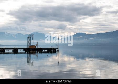 Der Lac du Bourget (Savoy - Frankreich) unter Wolken Stockfoto