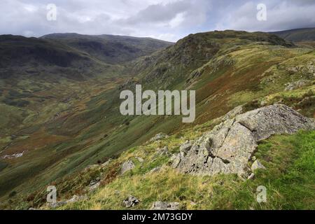 Blick durch das Greenburn Bottom Valley in der Nähe von Grasmere, Central Fells, Lake District National Park, Cumbria, England, Großbritannien Stockfoto