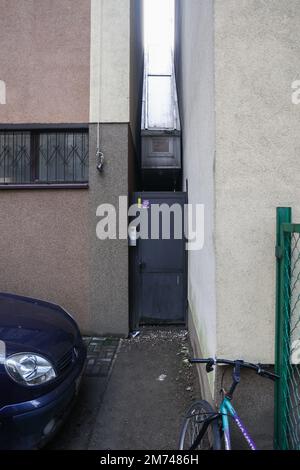 Warschau, Polen. 7. Januar 2023. Keret House - das dünnste Haus der Welt. Kredit: Marek Domek/Alamy Live News Stockfoto