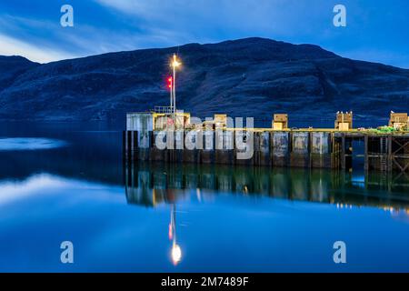 Ullapool Pier bei Tagesanbruch - Ullapool, Wester Ross, Highland, Schottland, Großbritannien Stockfoto