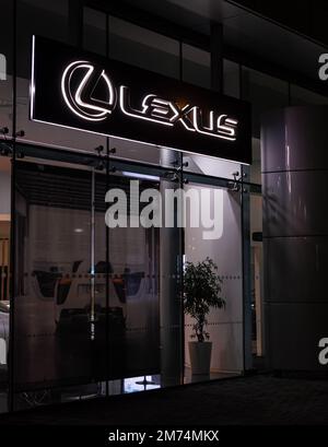 Ljubljana, Slowenien - 26. Dezember 2022: Einzelhändler des japanischen Automobilherstellers Lexus in Ljubljana Stockfoto