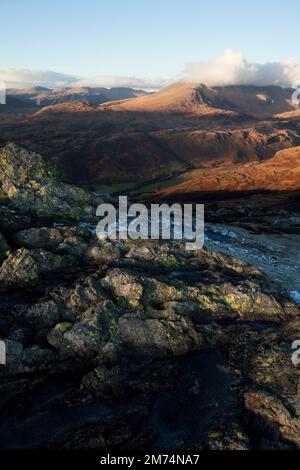 Das Scafell Pike-Massiv vom Gipfel von Harter Fell aus gesehen, Stockfoto