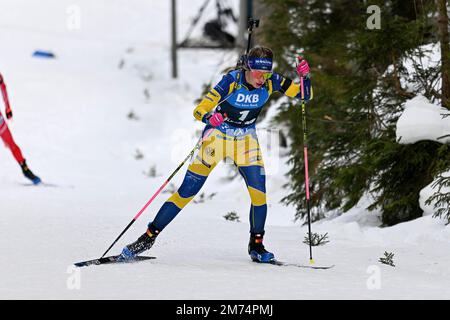 Pokljuka, Slowenien. 07. Januar 2023. Elvira Oeberg aus Schweden wurde während des 10 km langen Frauenrennen bei der BMW IBU Biathlon Weltmeisterschaft in Pokljuka in Aktion gesehen. (Foto: Andrej Tarfila/SOPA Images/Sipa USA) Guthaben: SIPA USA/Alamy Live News Stockfoto