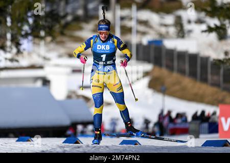 Pokljuka, Slowenien. 07. Januar 2023. Elvira Oeberg aus Schweden wurde während des 10 km langen Frauenrennen bei der BMW IBU Biathlon Weltmeisterschaft in Pokljuka in Aktion gesehen. (Foto: Andrej Tarfila/SOPA Images/Sipa USA) Guthaben: SIPA USA/Alamy Live News Stockfoto