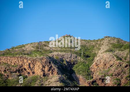 Blick auf den Diamond Head Aussichtspunkt vom Insider des Valcanic Kraters. Stockfoto