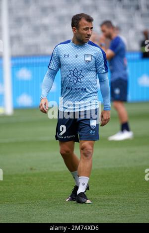 Adam Le Fondre vom Sydney FC ist am 7. Januar 2023 in Sydney, Australien, vor dem Spiel zwischen dem Sydney FC und Wellington im Allianz Stadium warm Stockfoto