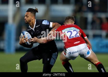 Newcastle Falcons' Elliott Obatoyinbo (rechts) in Aktion beim Gallagher Premiership Match im Kingston Park Stadium, Newcastle upon Tyne. Foto: Samstag, 7. Januar 2023. Stockfoto