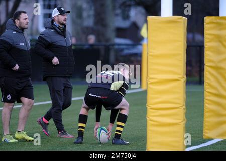 Melrose, Großbritannien. 07. Januar 2023. National League One, Rugby Action, 3.ird. Platz Melrose Rugby, zweiter Platz in der Liga Ayr RFC bei den Greenyards, Melrose am Samstag, den 07. Januar 2023, fängt Luke Townsend ( Melrose Rugby ) den Ball ab und schießt unter den Posts einen Versuch. ( Kredit: Rob Gray/Alamy Live News Stockfoto