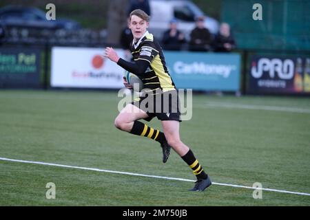 Melrose, Großbritannien. 07. Januar 2023. National League One, Rugby Action, 3.ird. Platz Melrose Rugby, zweiter Platz in der Liga Ayr RFC bei den Greenyards, Melrose am Samstag, den 07. Januar 2023, fängt Luke Townsend ( Melrose Rugby ) den Ball ab und schießt unter den Posts einen Versuch. ( Kredit: Rob Gray/Alamy Live News Stockfoto