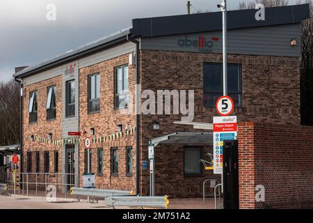 London, Großbritannien. 5. Januar 2023. Ein Busbahnhof in Abellio ist in Hayes abgebildet. Busfahrer, die von der Abellio Transport Group Ltd. Beschäftigt und von der Gewerkschaft Unite vertreten werden, halten derzeit im Rahmen einer Reihe von Streiks über die Bezahlung, die im Januar geplant sind, einen Zweitagestreik ab. Kredit: Mark Kerrison/Alamy Live News Stockfoto