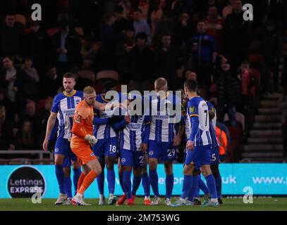 Middlesborough, Großbritannien. 7. Januar 2023. Brighton-Spieler feiern Brighton und Hove Albion's Deniz Unerivgoal während des dritten FA Cup-Spiels zwischen Middlesbrough und Brighton und Hove Albion am Samstag, den 7. Januar 2023 im Riverside Stadium, Middlesbrough. (Kredit: Michael Driver | MI News) Kredit: MI News & Sport /Alamy Live News Stockfoto