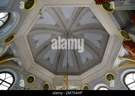 Tesvikiye Moschee in Istanbul, Türkei wurde 1854 von Abdulmecit erbaut. Stockfoto