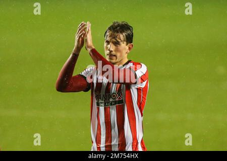 Sander Berge #8 von Sheffield, United, würdigt die Fans beim dritten Spiel der Emirates FA Cup Millwall gegen Sheffield United im The Den, London, Vereinigtes Königreich, 7. Januar 2023 (Foto von Arron Gent/News Images) in London, Vereinigtes Königreich, am 1./7. Januar 2023. (Foto: Arron Gent/News Images/Sipa USA) Stockfoto