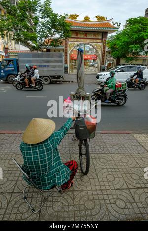 Ho-Chi-Minh-Stadt, Vietnam - 6. Januar 2023: Blick auf die Ong-Bon-Pagode in Ho-Chi-Minh-Stadt, Vietnam. Stockfoto