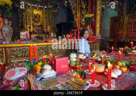 Ho-Chi-Minh-Stadt, Vietnam - 6. Januar 2023: Blick auf die Ong-Bon-Pagode in Ho-Chi-Minh-Stadt, Vietnam. Stockfoto