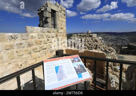 Blick auf die Burg Ajloun (QA'lat ar-Rabad) im Bezirk Mount Ajloun im Norden Jordaniens, Naher Osten Stockfoto