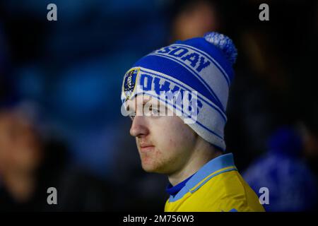 Ein Fan von Sheffield Wednesday während des Emirates FA Cup 3. Runde Spiel Sheffield Wednesday vs Newcastle United in Hillsborough, Sheffield, Großbritannien, 7. Januar 2023 (Foto: Ben Early/News Images) Stockfoto