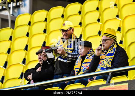 VILLARREAL, SPANIEN - JANUAR 7: Die Fans von Villarreal warten auf den Beginn des Spiels zwischen Villarreal CF und Real Madrid CF in La Liga Santander am 7. Januar 2023 im Estadi de la Ceramica in Villarreal, Spanien. (Foto: Samuel Carreño/ PX Images) Kredit: Px Images/Alamy Live News Stockfoto