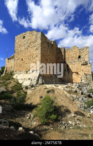 Blick auf die Burg Ajloun (QA'lat ar-Rabad) im Bezirk Mount Ajloun im Norden Jordaniens, Naher Osten Stockfoto