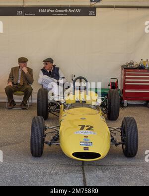 Ein Wren-Ford Formel-Junior Grand Prix-Rennwagen aus dem Jahr 1963 beim Goodwood Revival aus dem Jahr 2022 Stockfoto